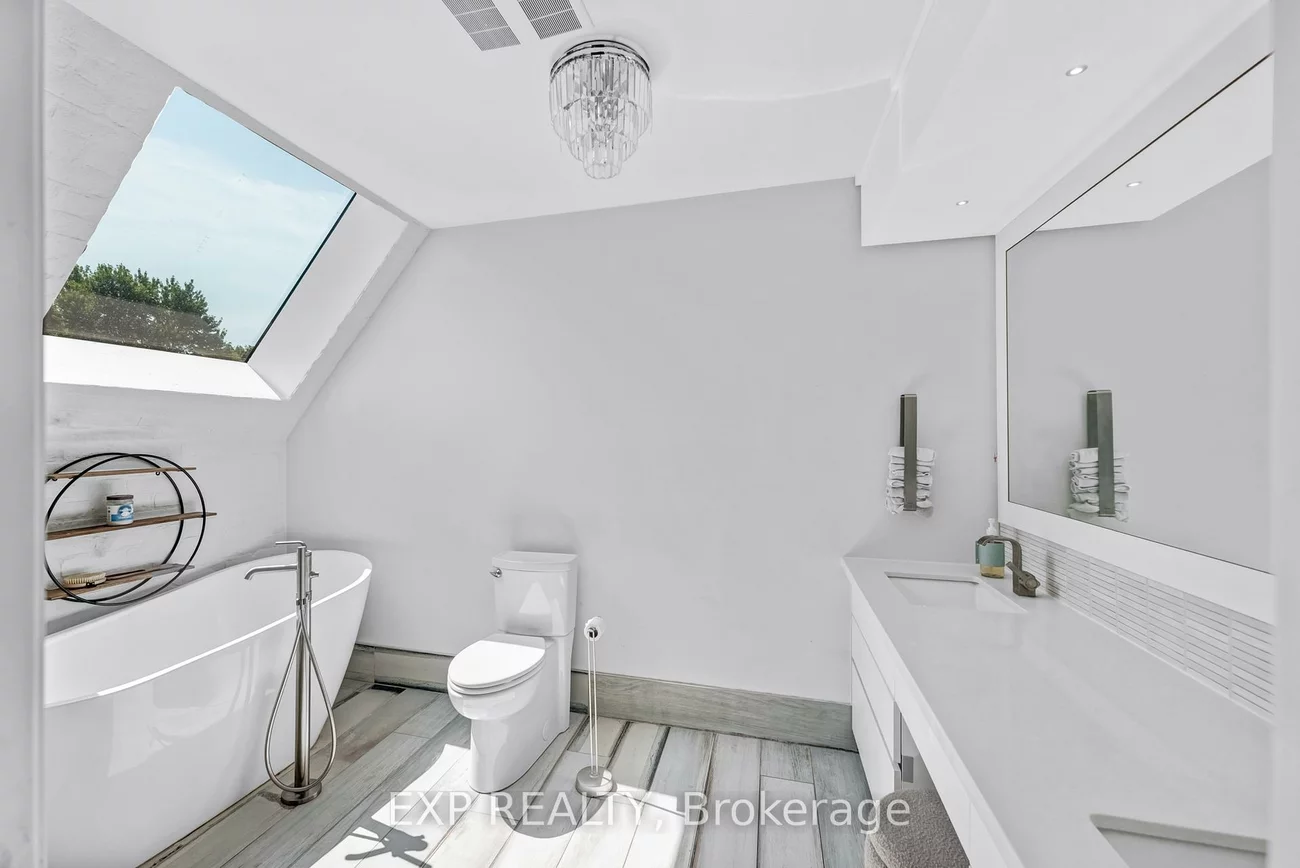 17, Chamberlain, Nobleton, King