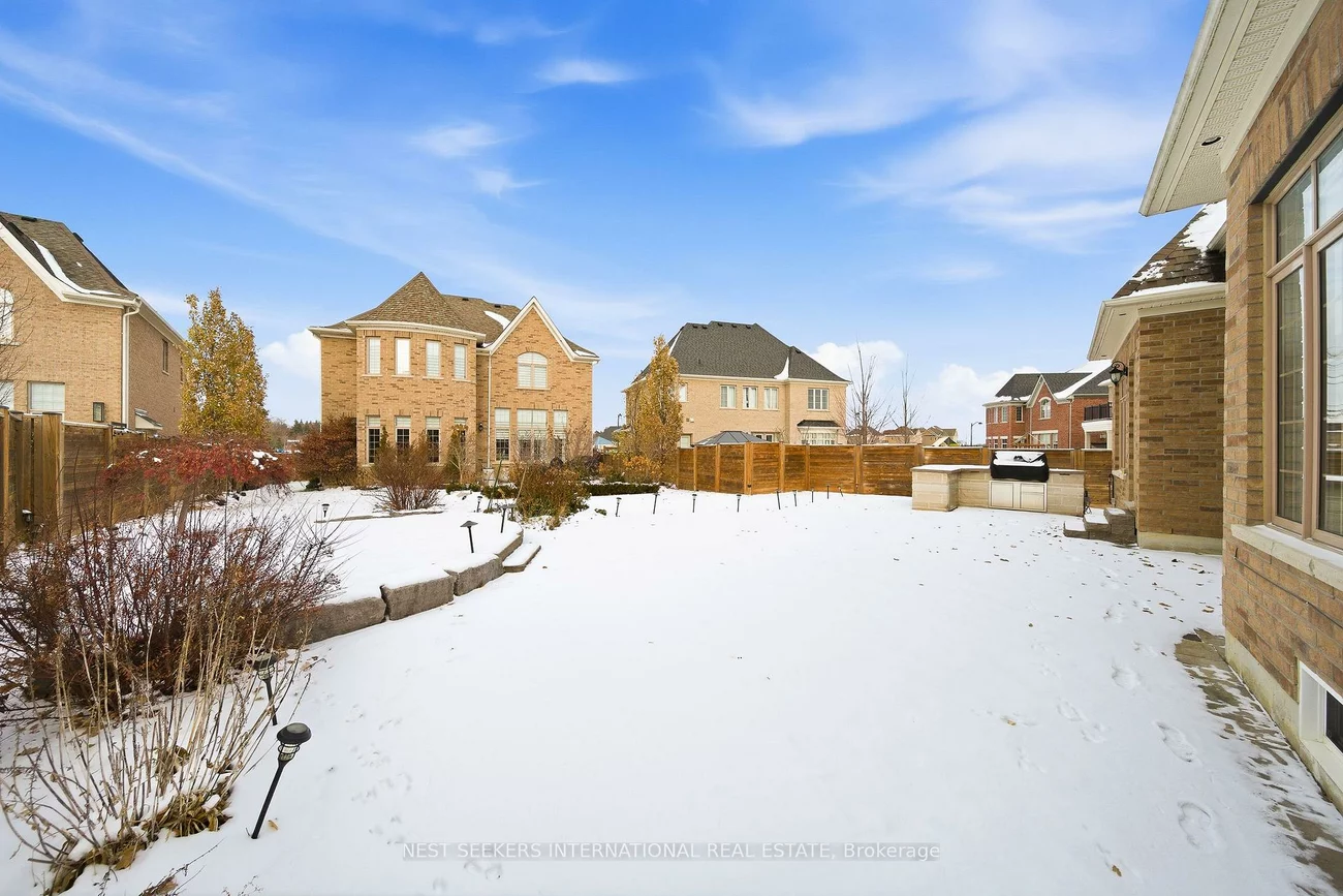 10, Larkin, Nobleton, King