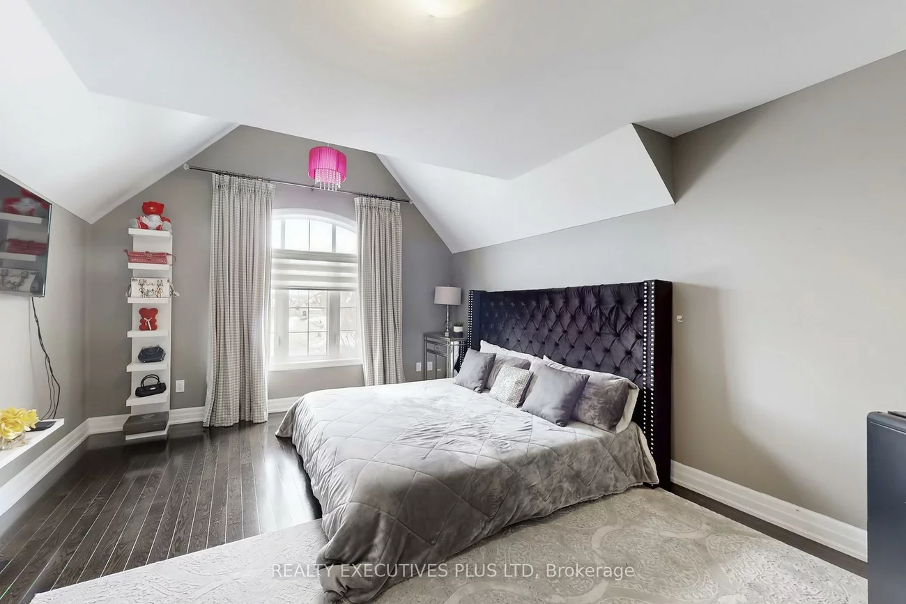 10, Sim Hill, King City, King