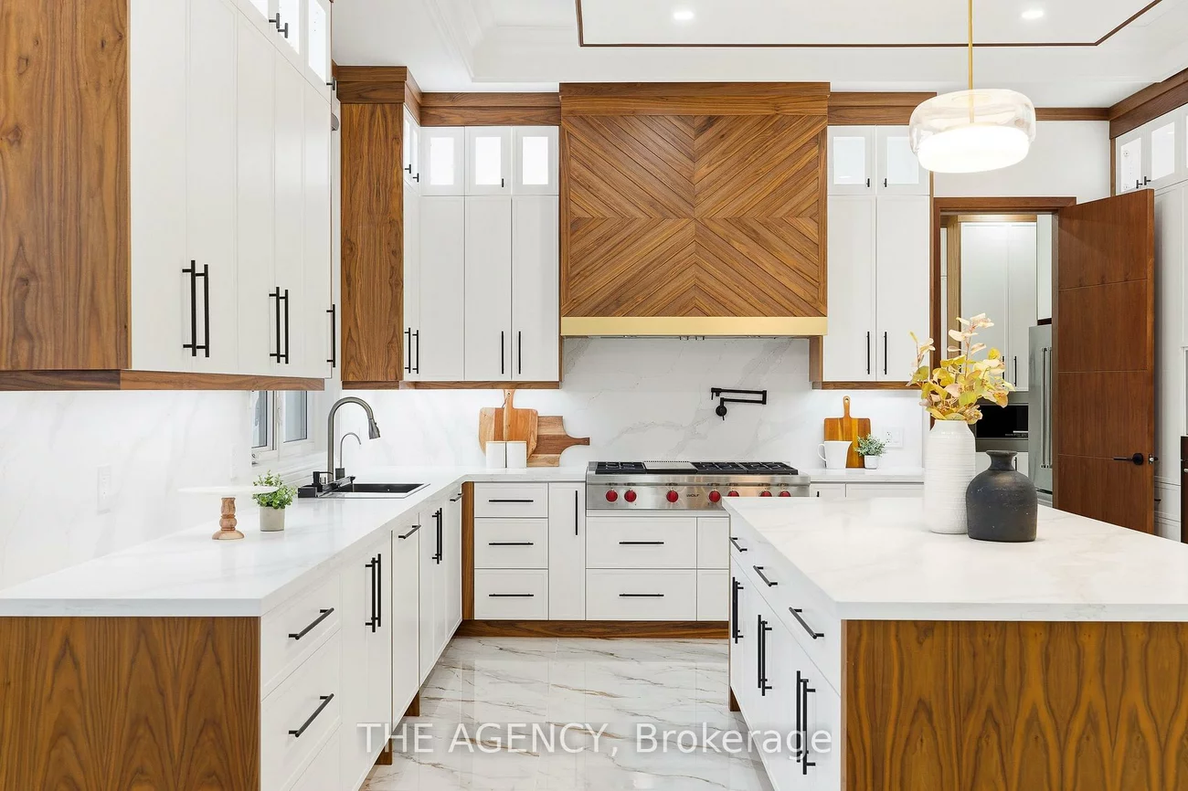 221, Burton Grove, King City, King