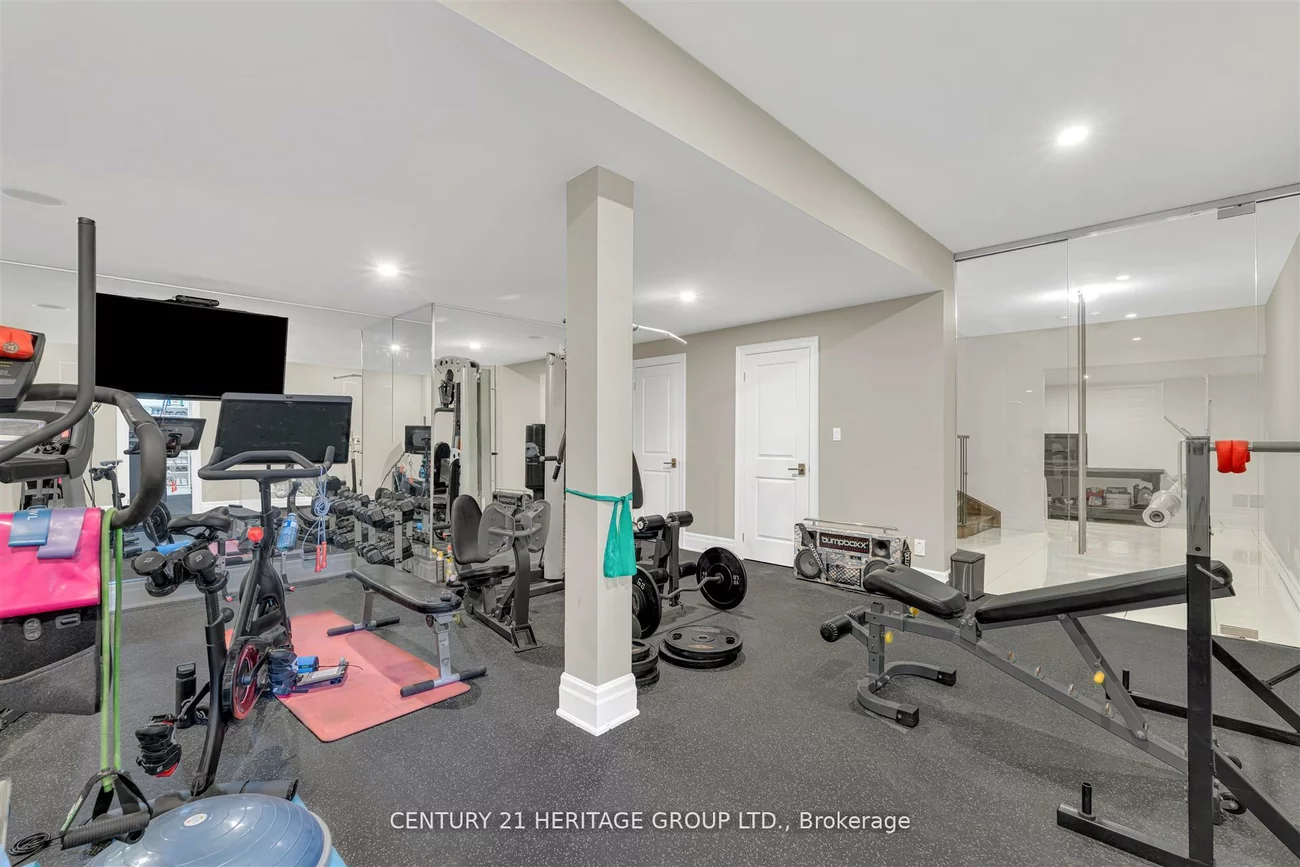 43, Sir Henry, King City, King