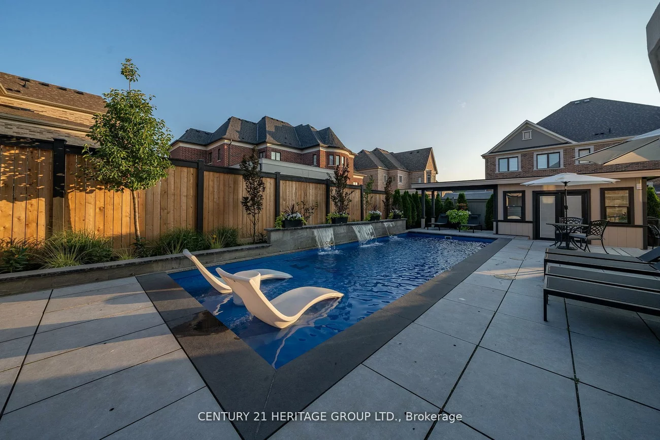 43, Sir Henry, King City, King