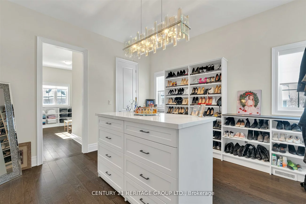 43, Sir Henry, King City, King