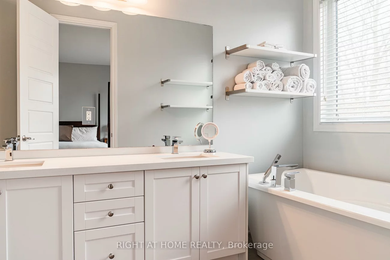 26, Great Heron, King City, King