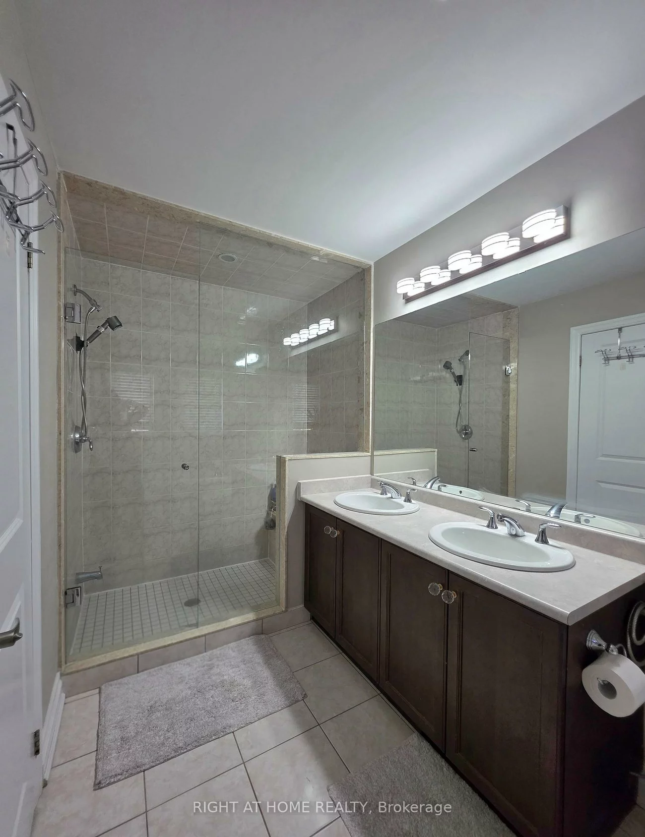 24, Wells Orchard, King City, King