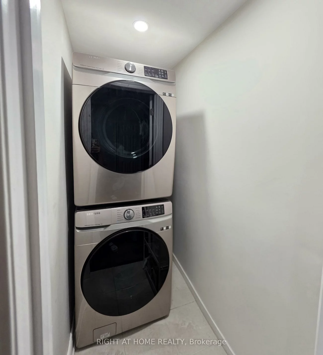 24, Wells Orchard, King City, King