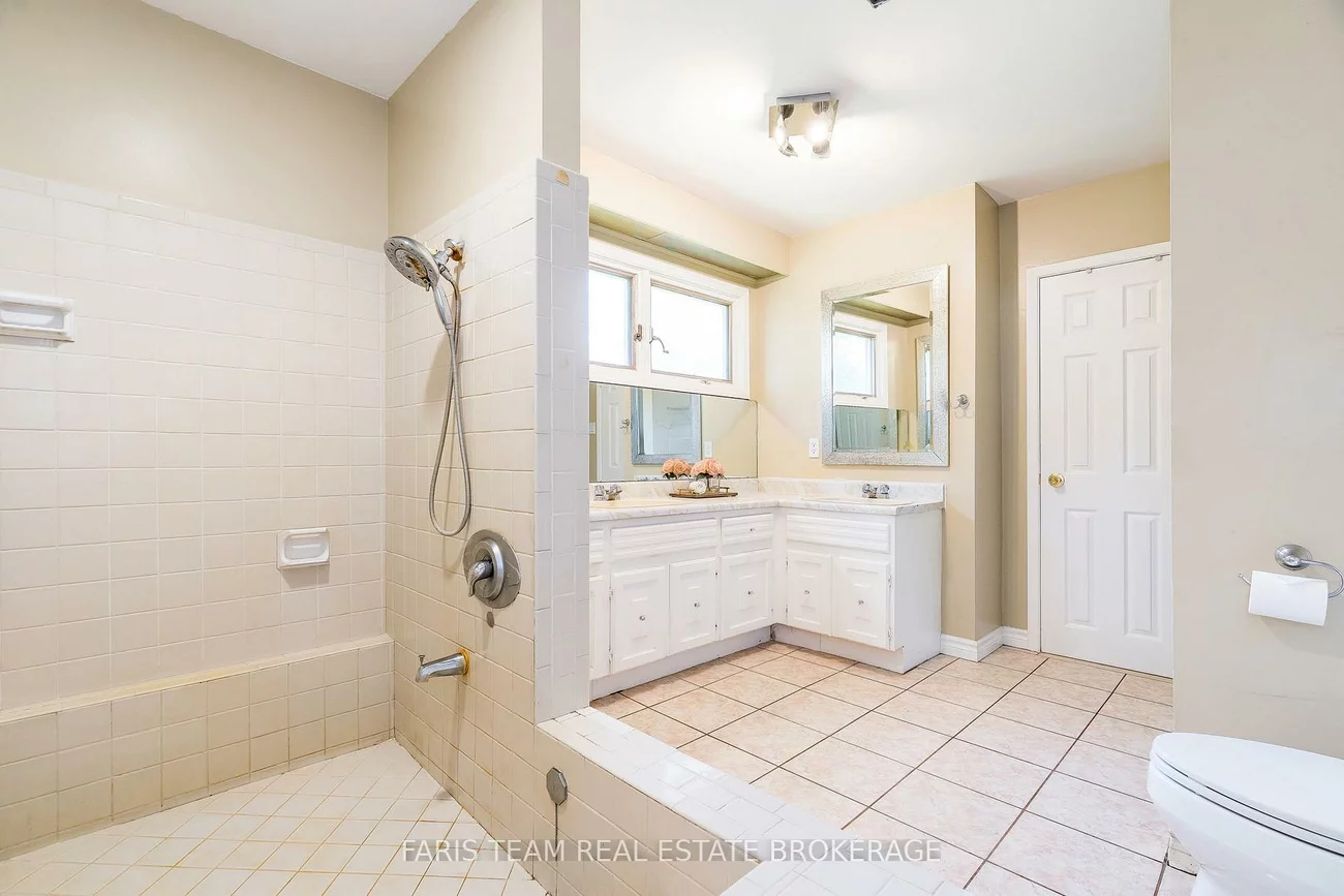 175, South Summit Farm, King City, King