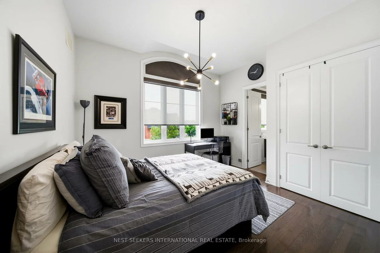 9, Larkin, Nobleton, King