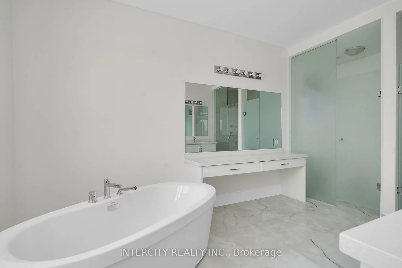 10, Saxby Farm, King City, King