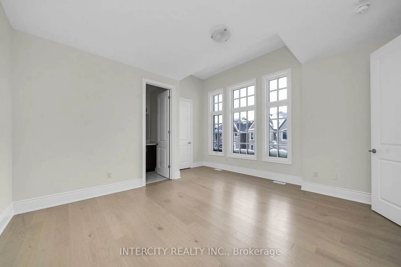 10, Saxby Farm, King City, King