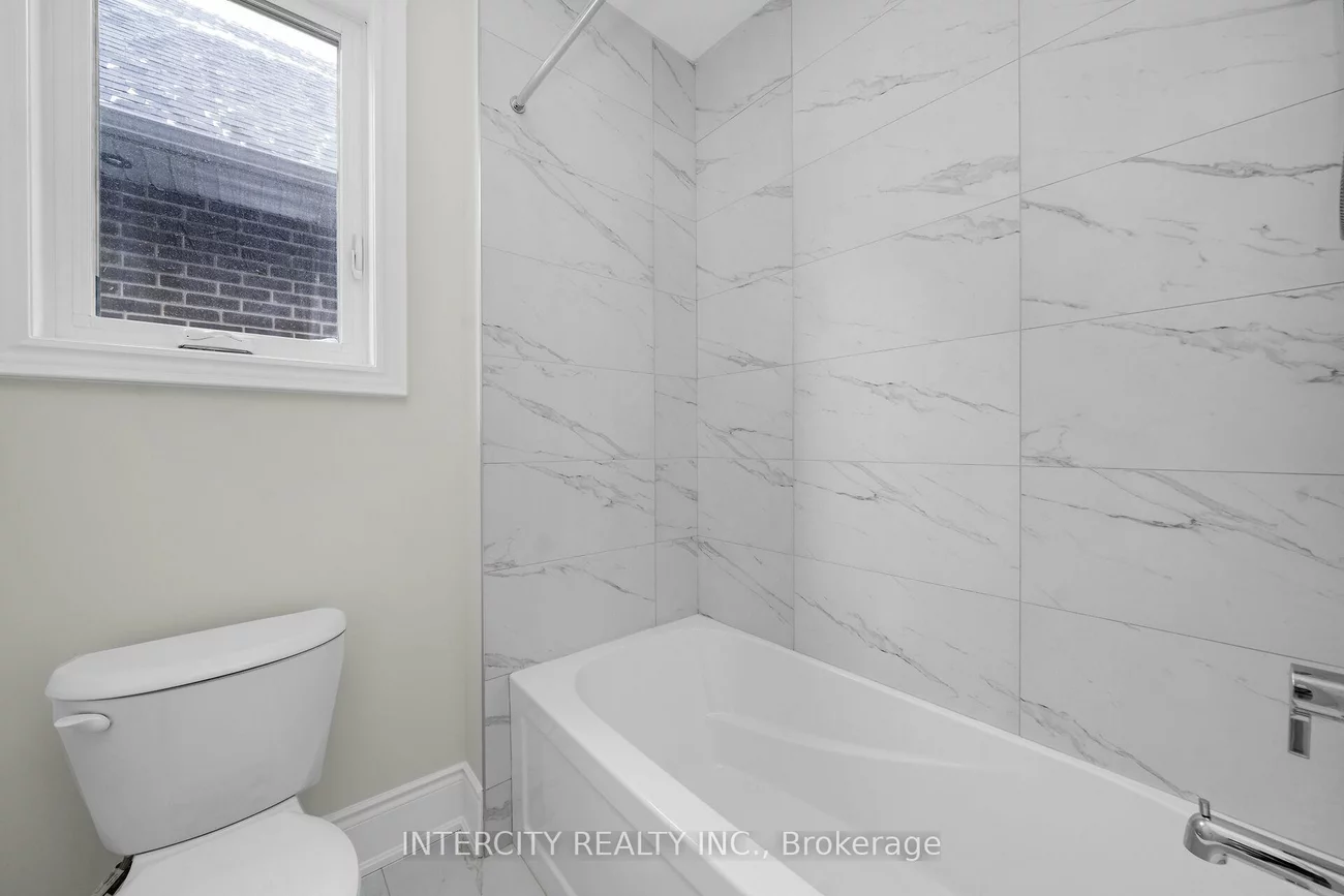 10, Saxby Farm, King City, King
