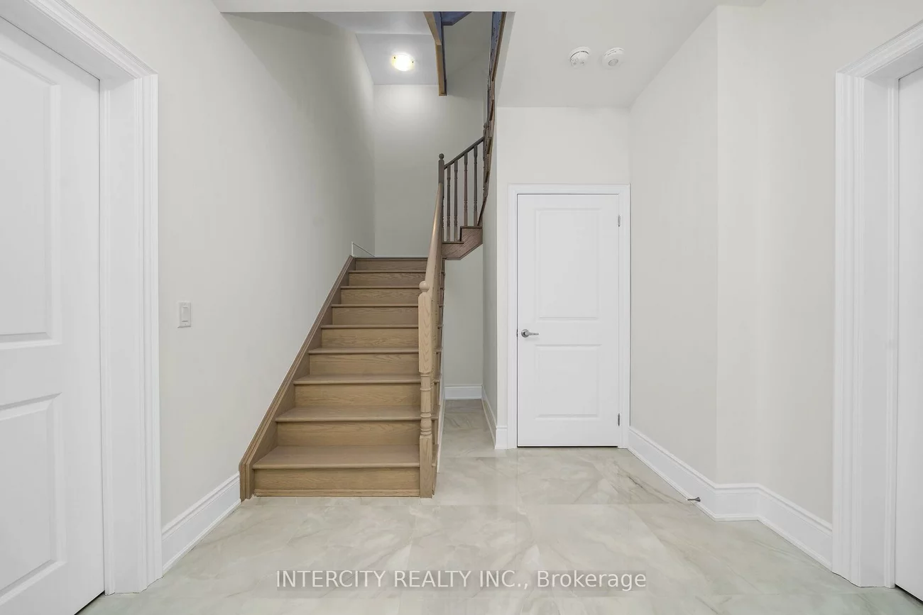 10, Saxby Farm, King City, King