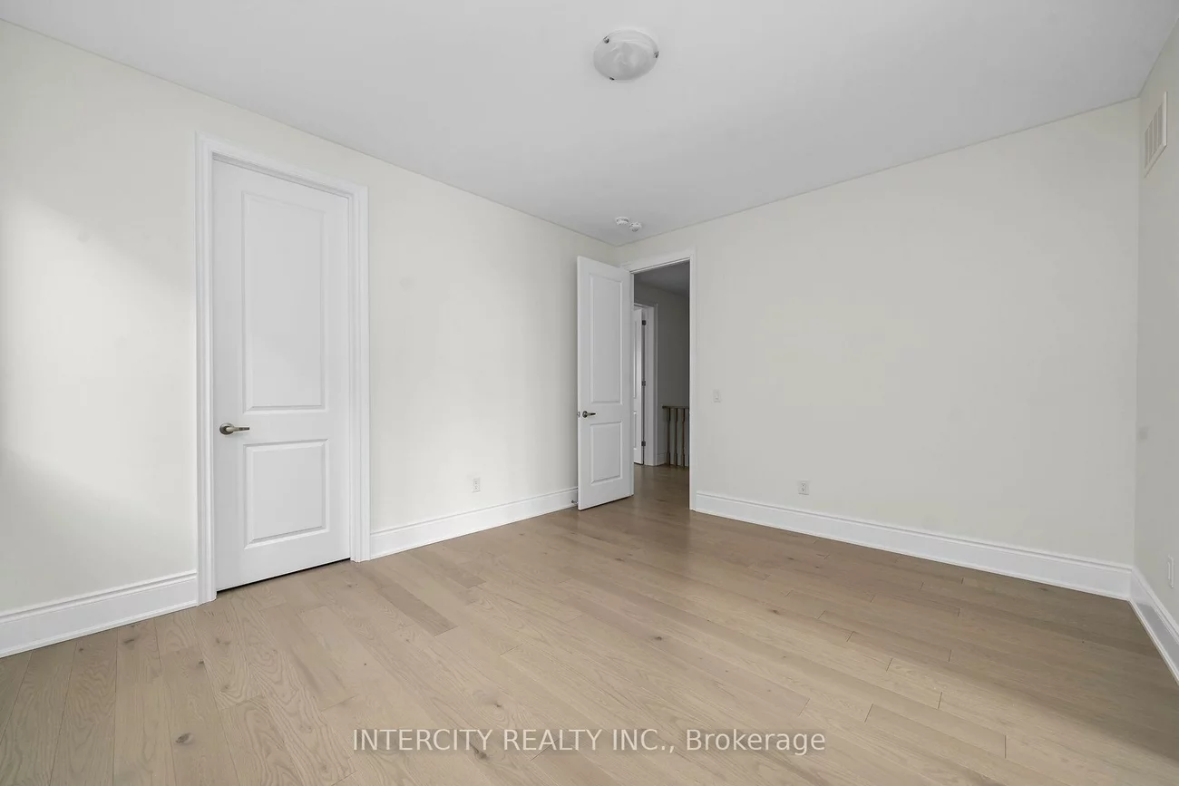 10, Saxby Farm, King City, King
