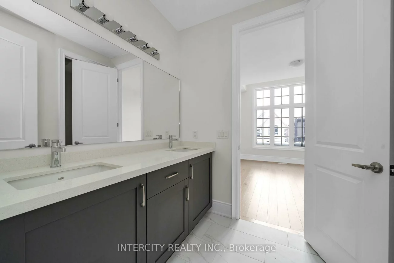 10, Saxby Farm, King City, King