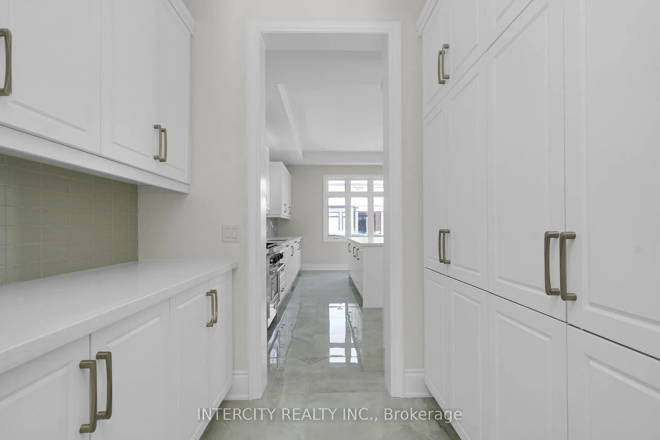 10, Saxby Farm, King City, King
