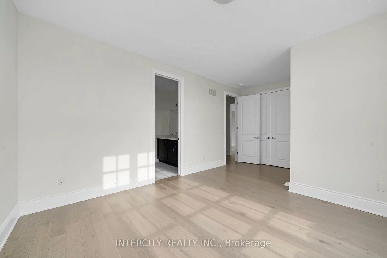 10, Saxby Farm, King City, King