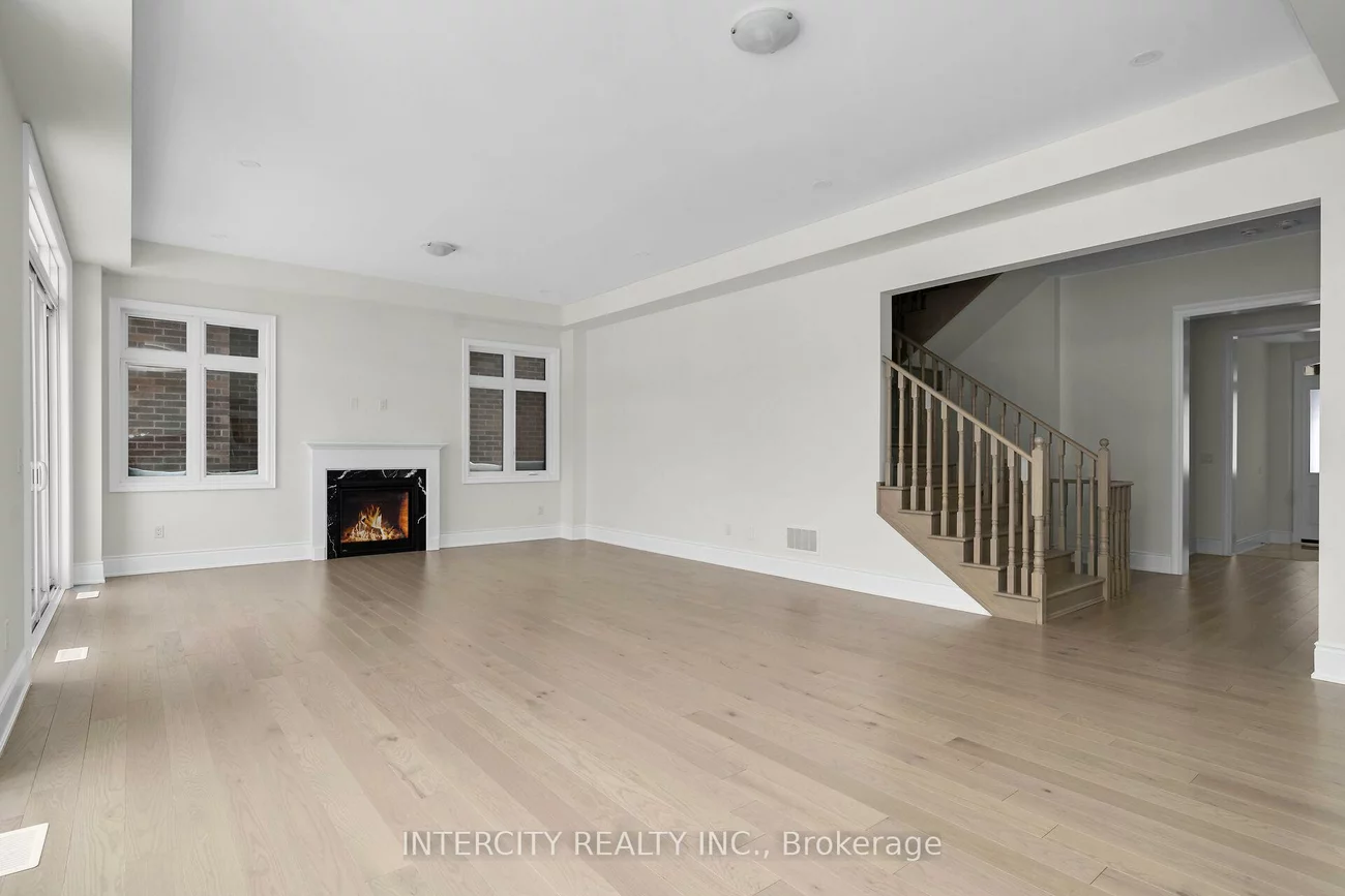 10, Saxby Farm, King City, King