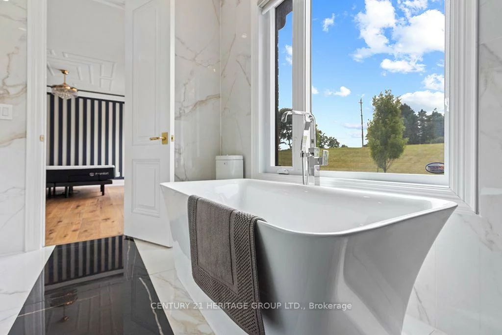 4, Loch Erne, Nobleton, King