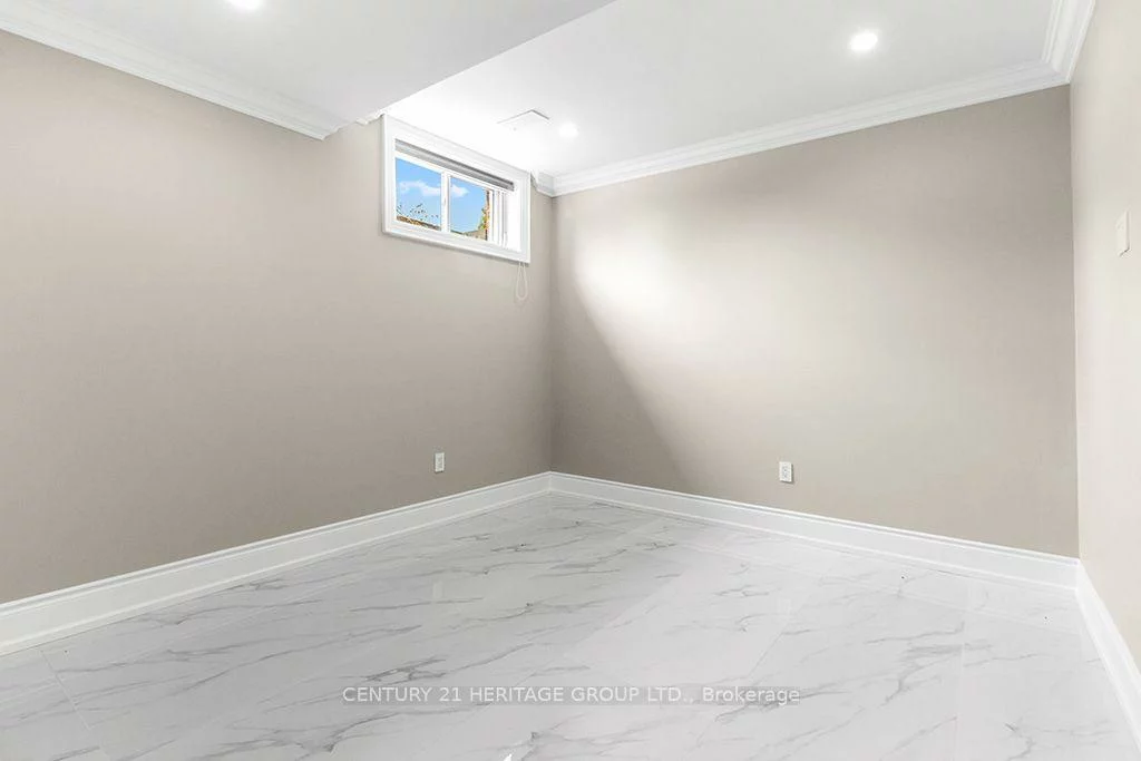 4, Loch Erne, Nobleton, King