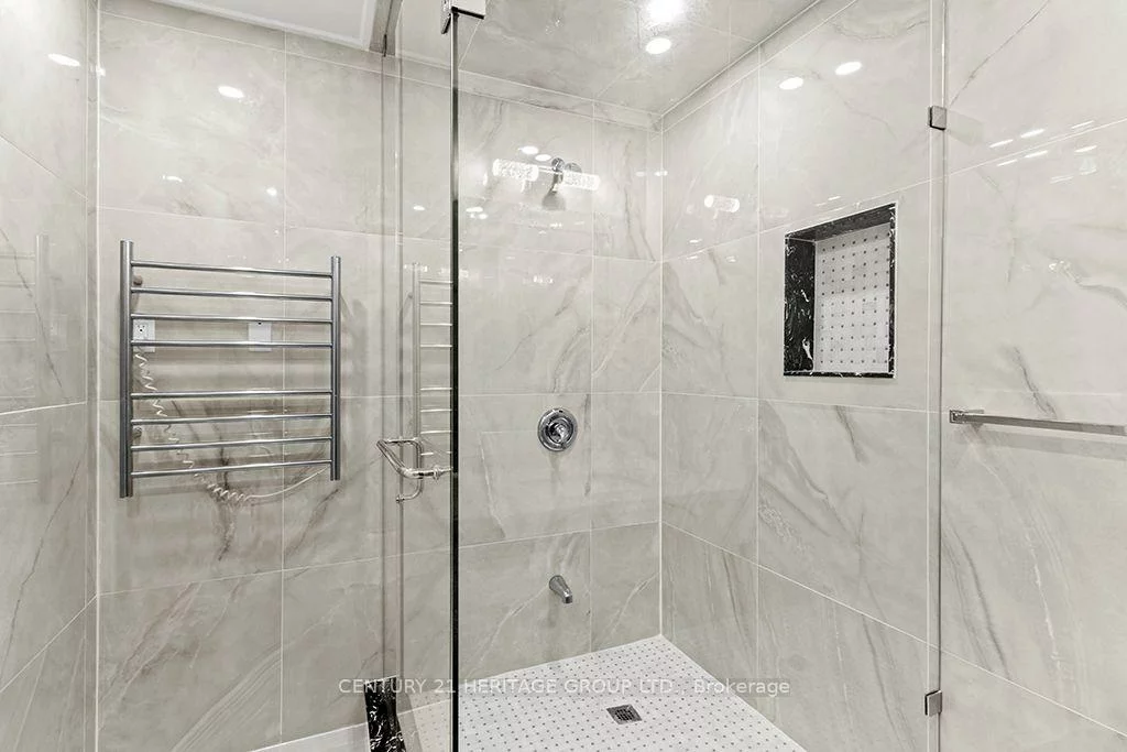 4, Loch Erne, Nobleton, King