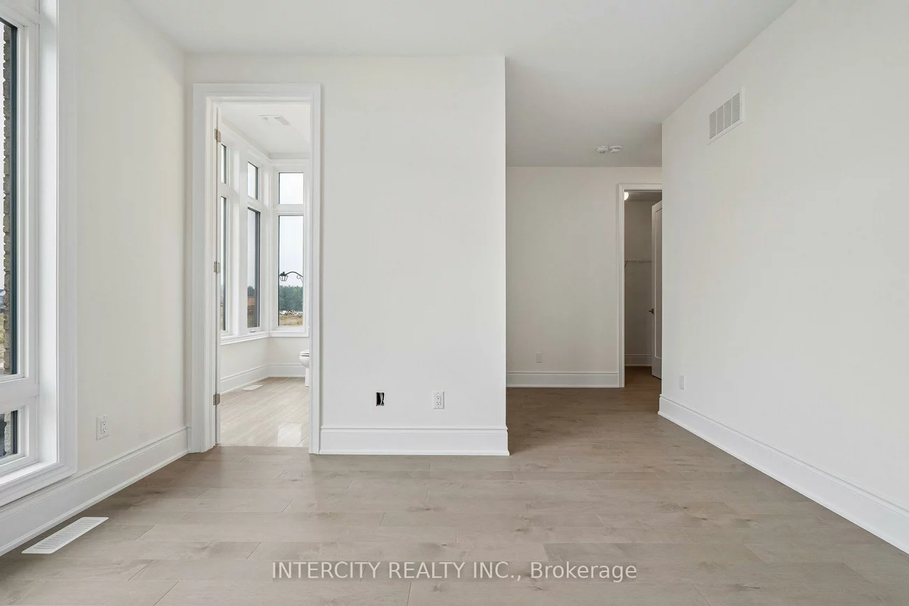 17, Garriock Hall, King City, King