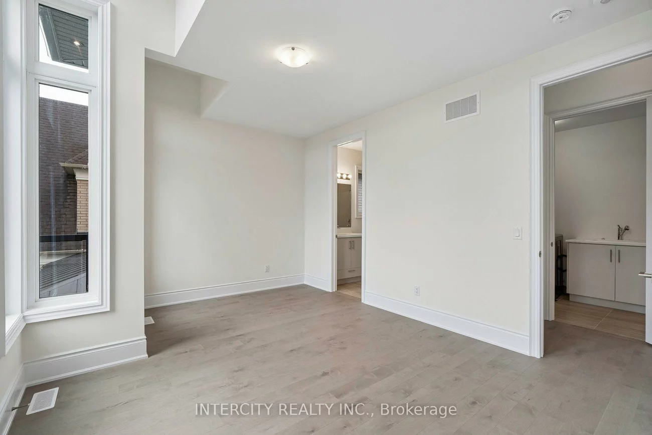 17, Garriock Hall, King City, King