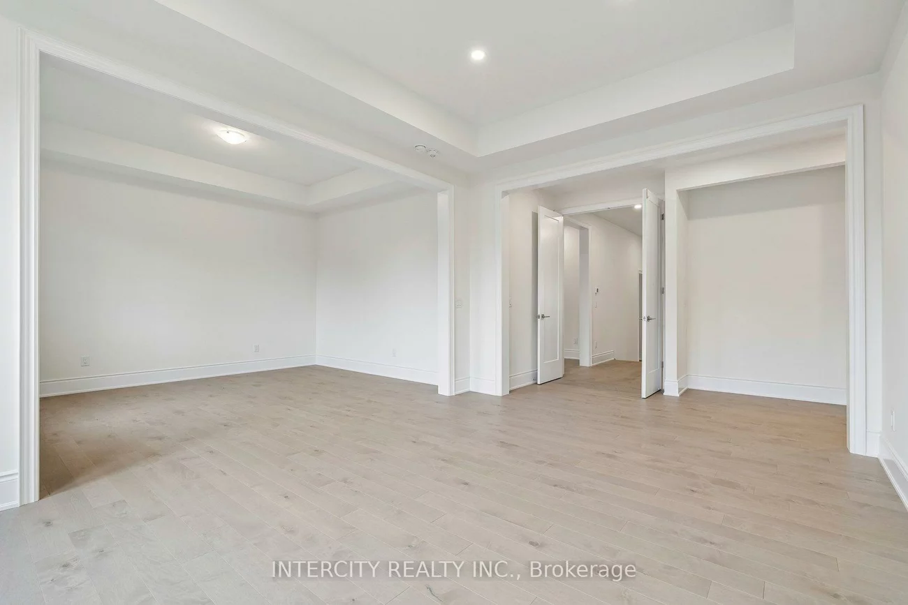 17, Garriock Hall, King City, King