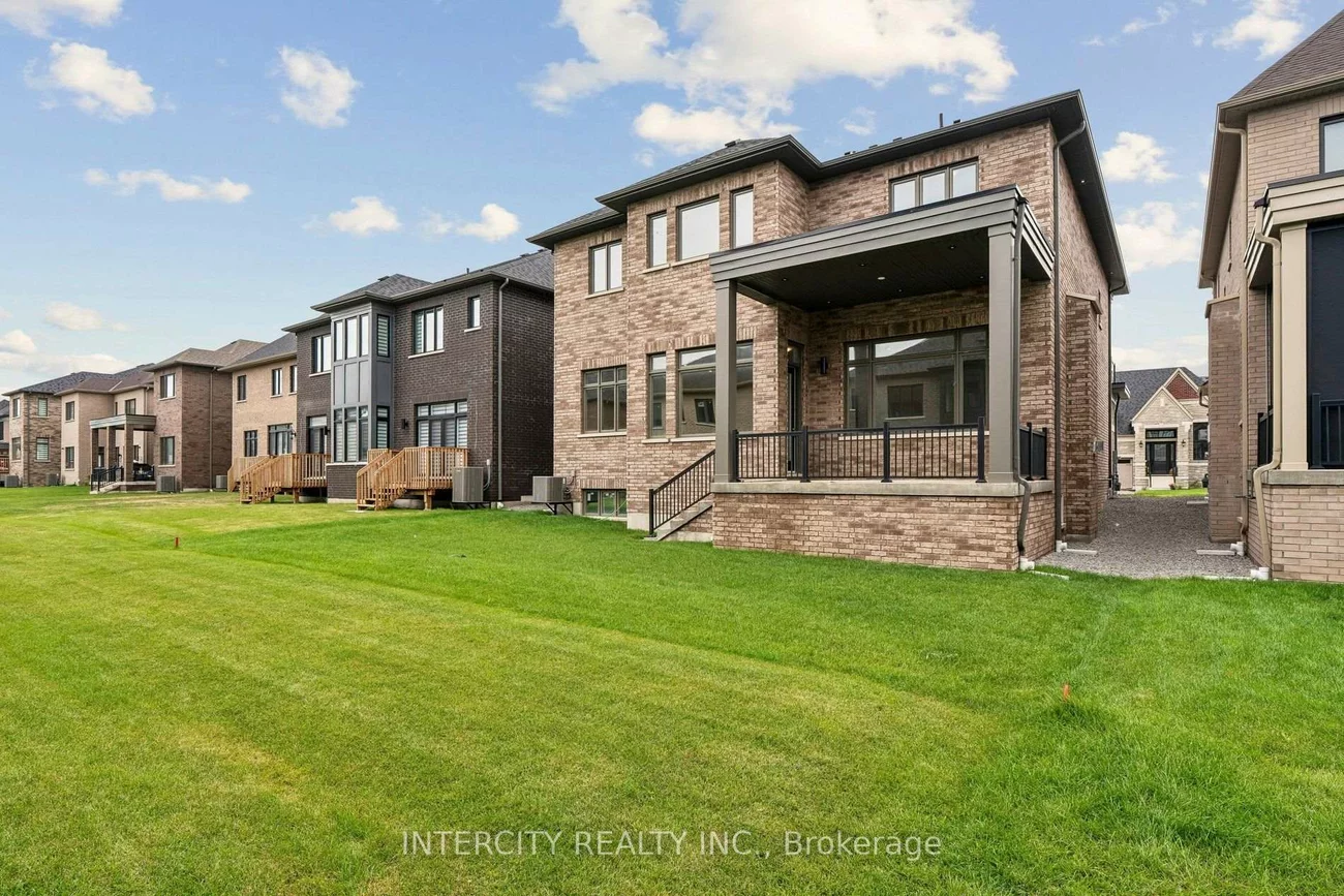 17, Garriock Hall, King City, King