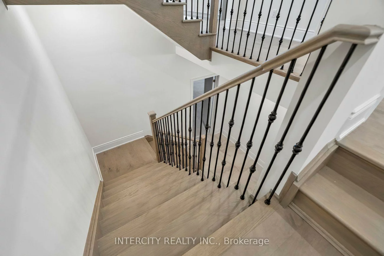 17, Garriock Hall, King City, King