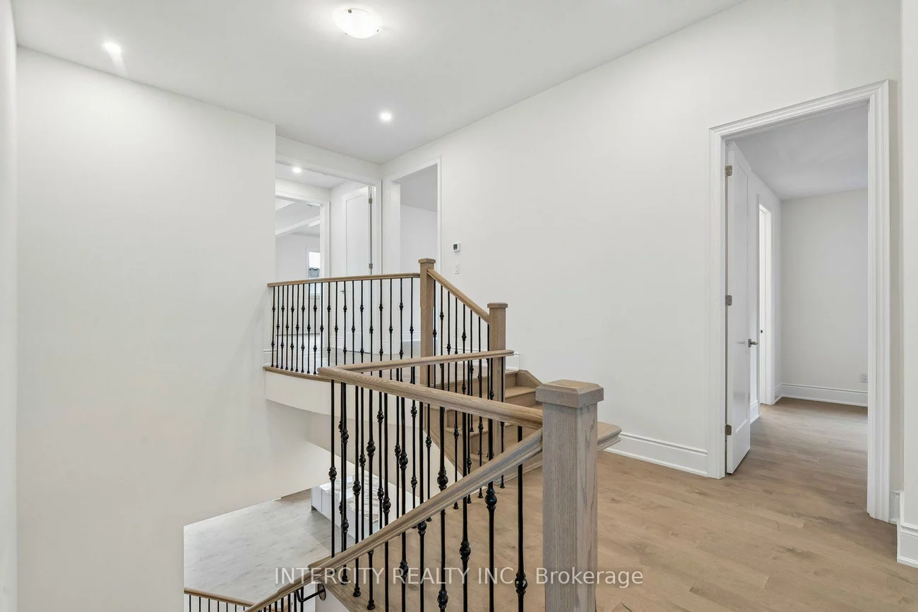17, Garriock Hall, King City, King