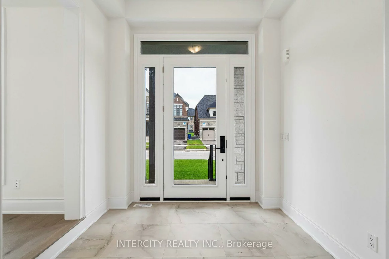 17, Garriock Hall, King City, King