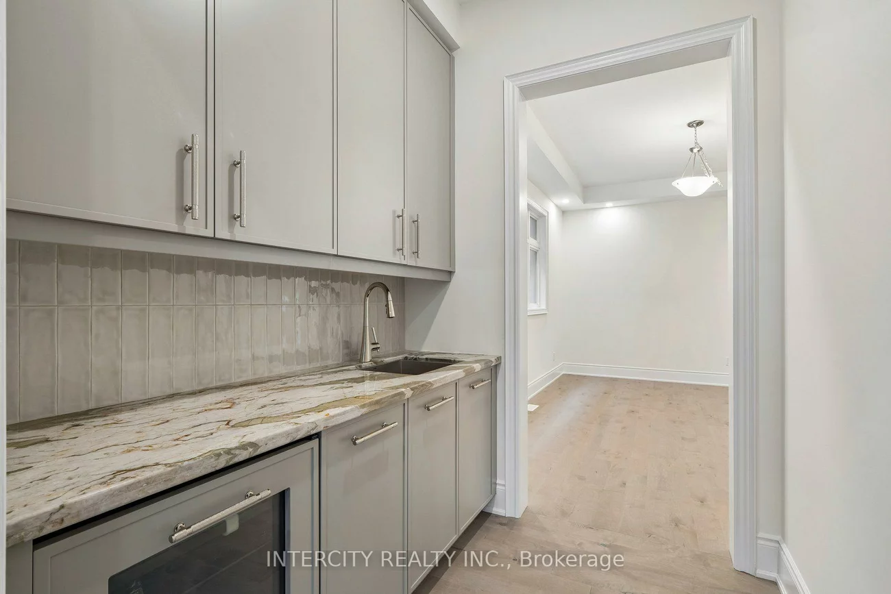 17, Garriock Hall, King City, King