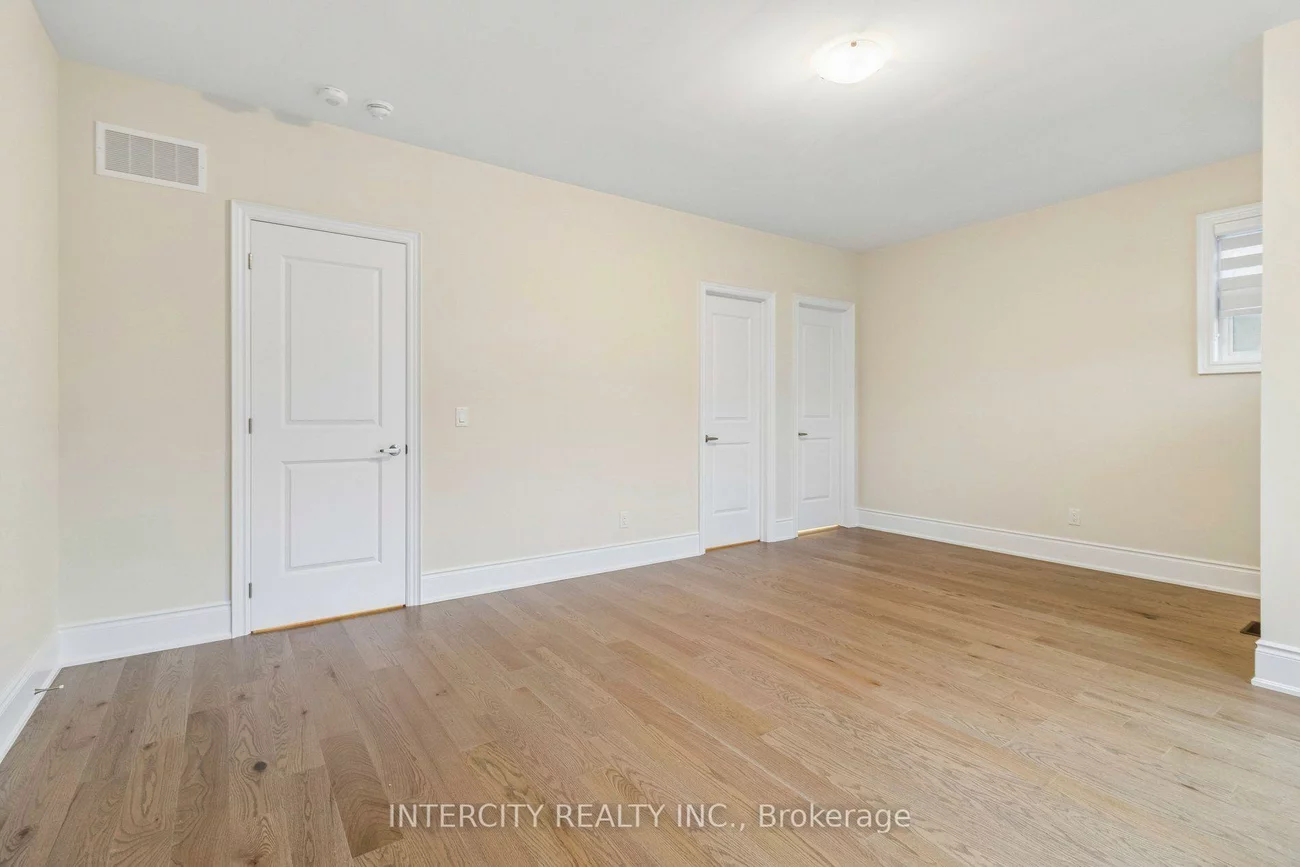15, Garriock Hall, King City, King