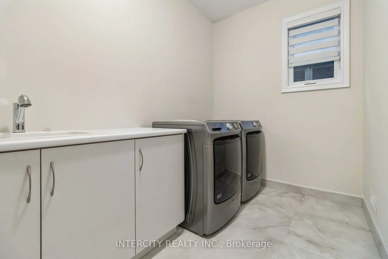 15, Garriock Hall, King City, King