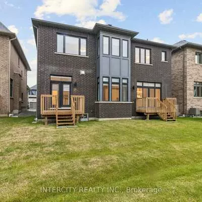 15, Garriock Hall, King City, King