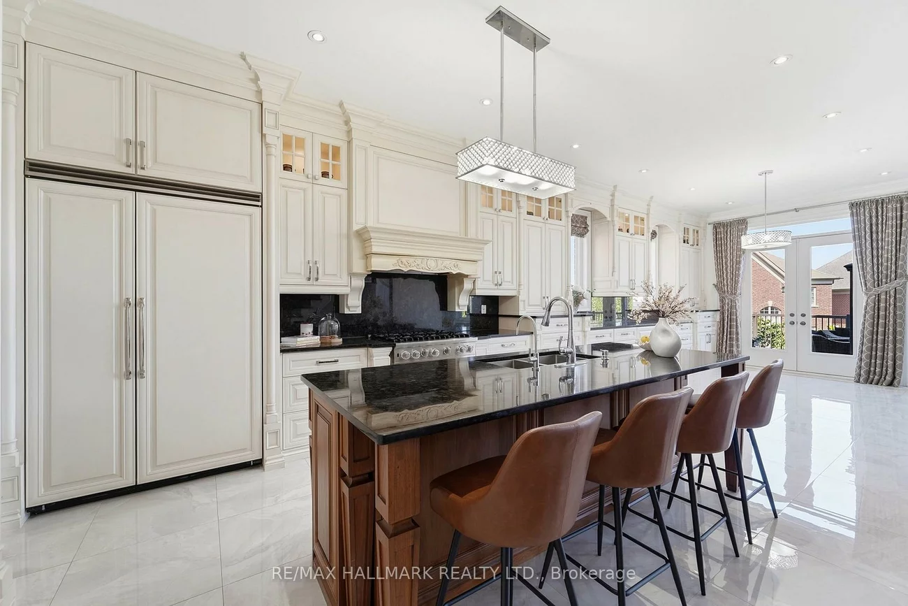 21, Skyline, Nobleton, King