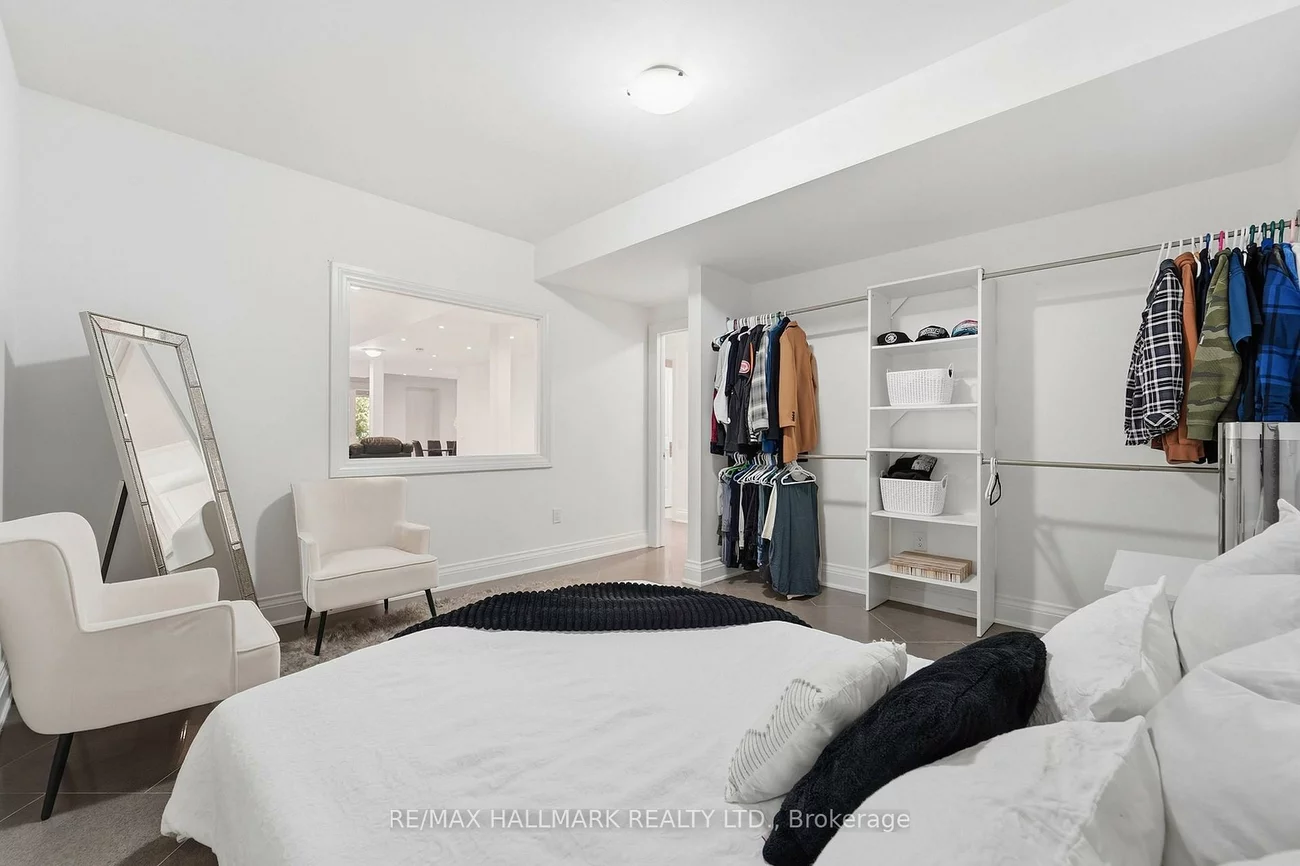 21, Skyline, Nobleton, King