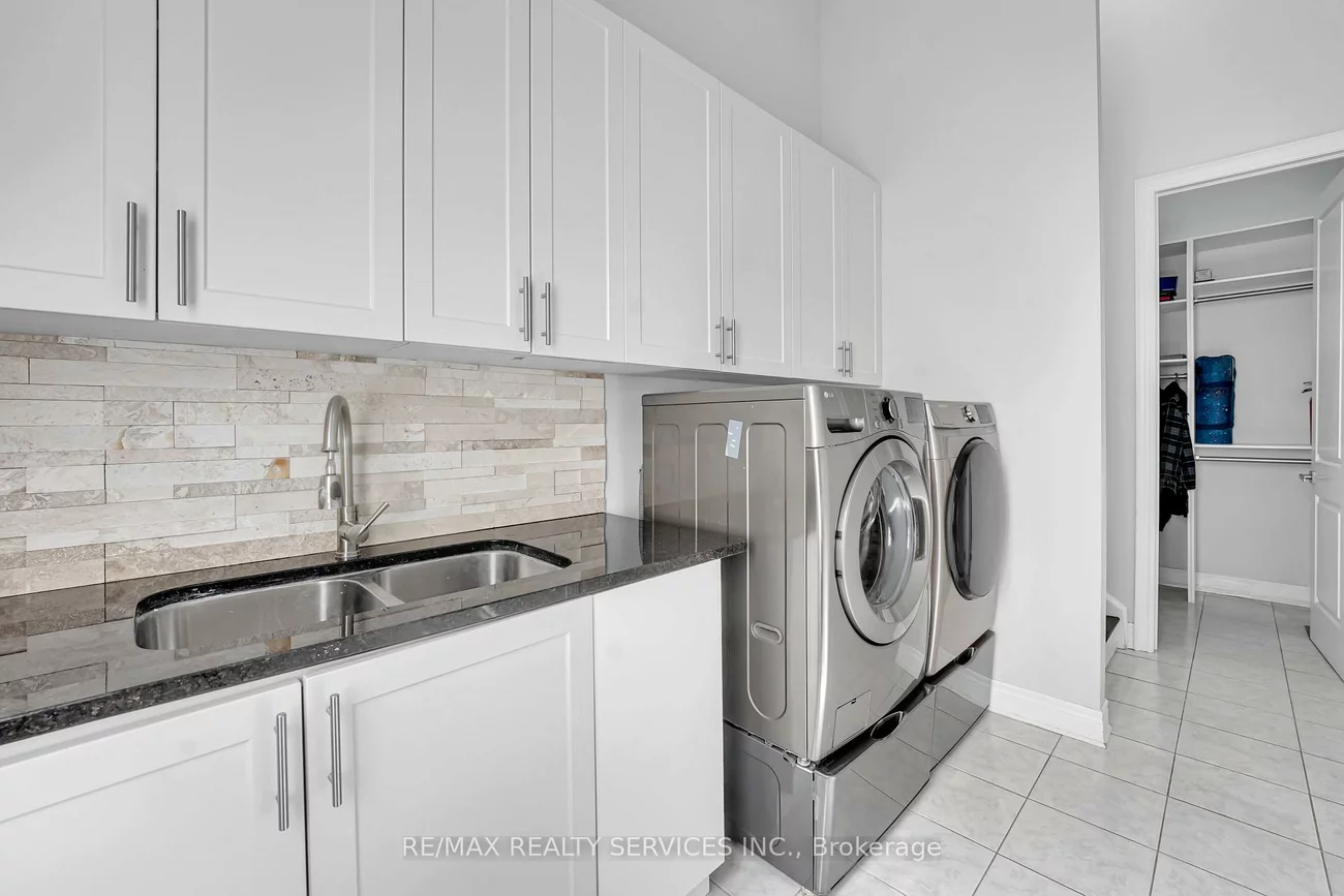22, Giant Cedars, Nobleton, King
