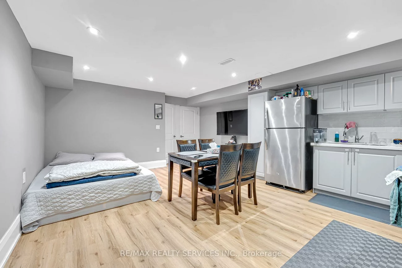 22, Giant Cedars, Nobleton, King