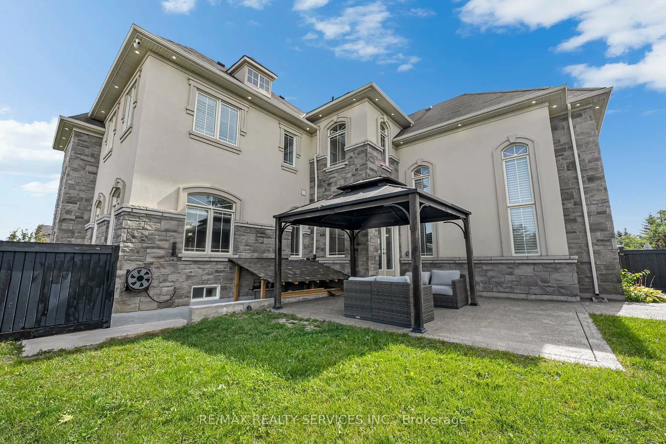 22, Giant Cedars, Nobleton, King
