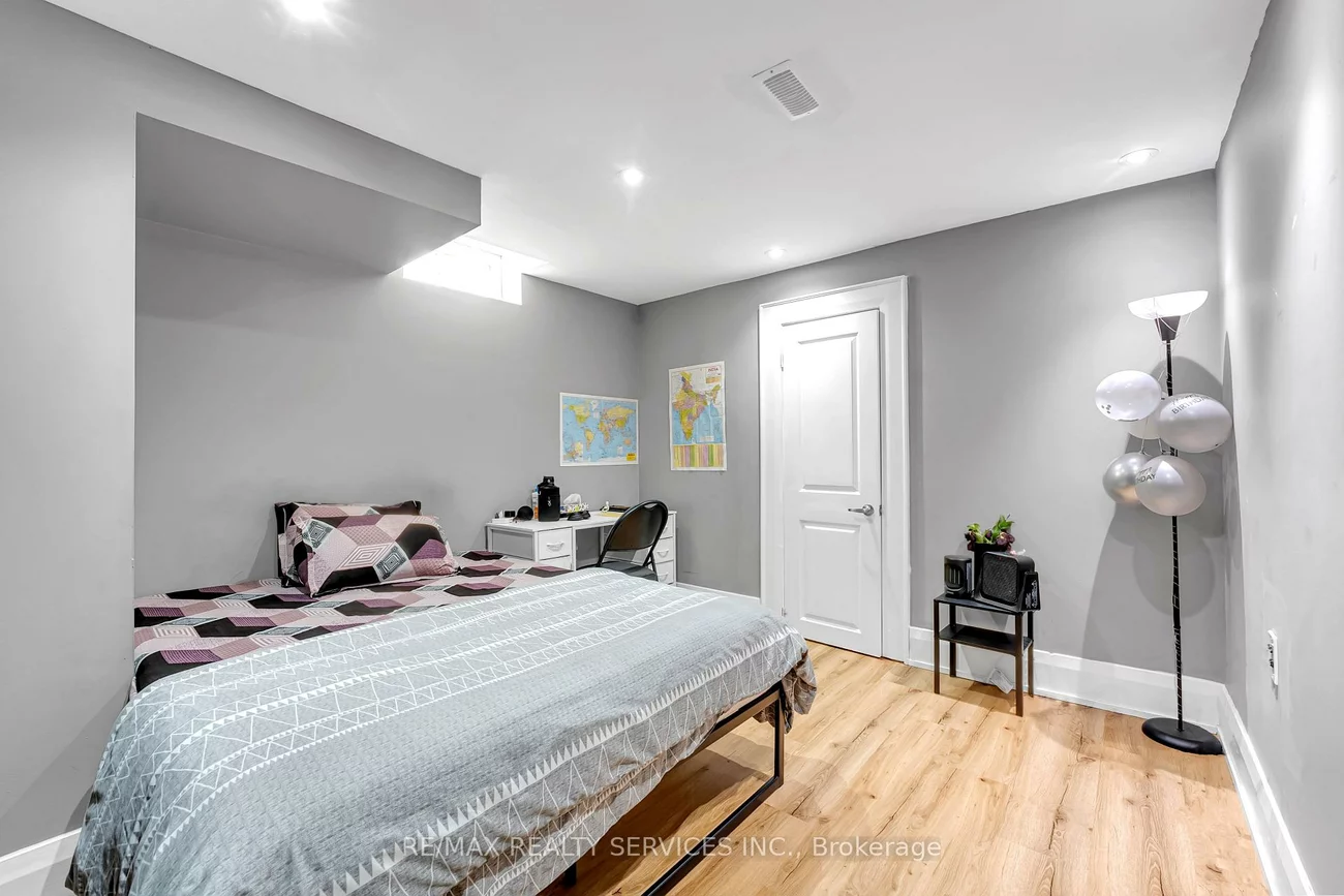 22, Giant Cedars, Nobleton, King