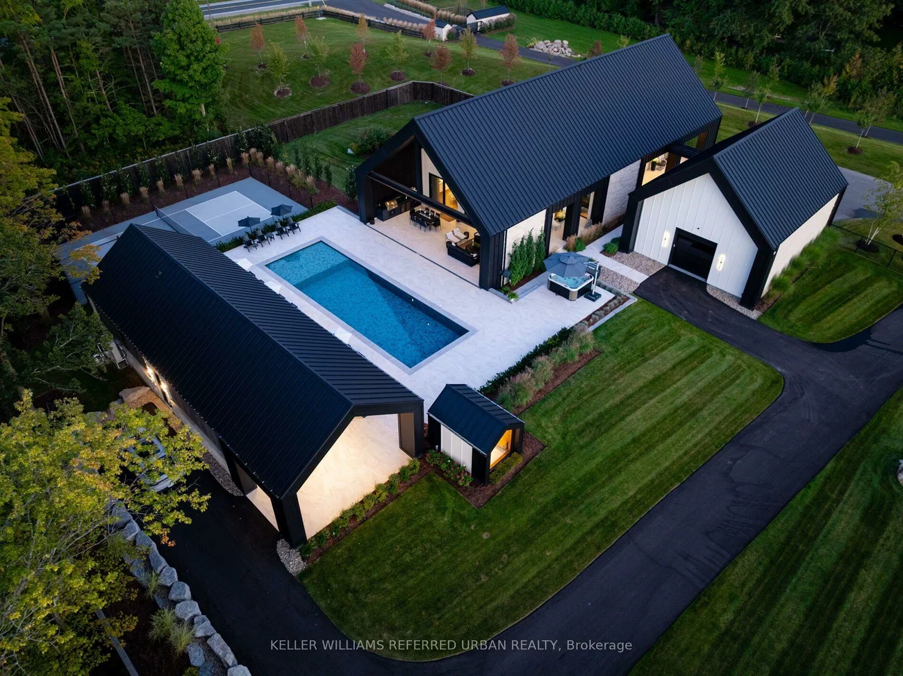 15600, Dufferin, Rural King, King
