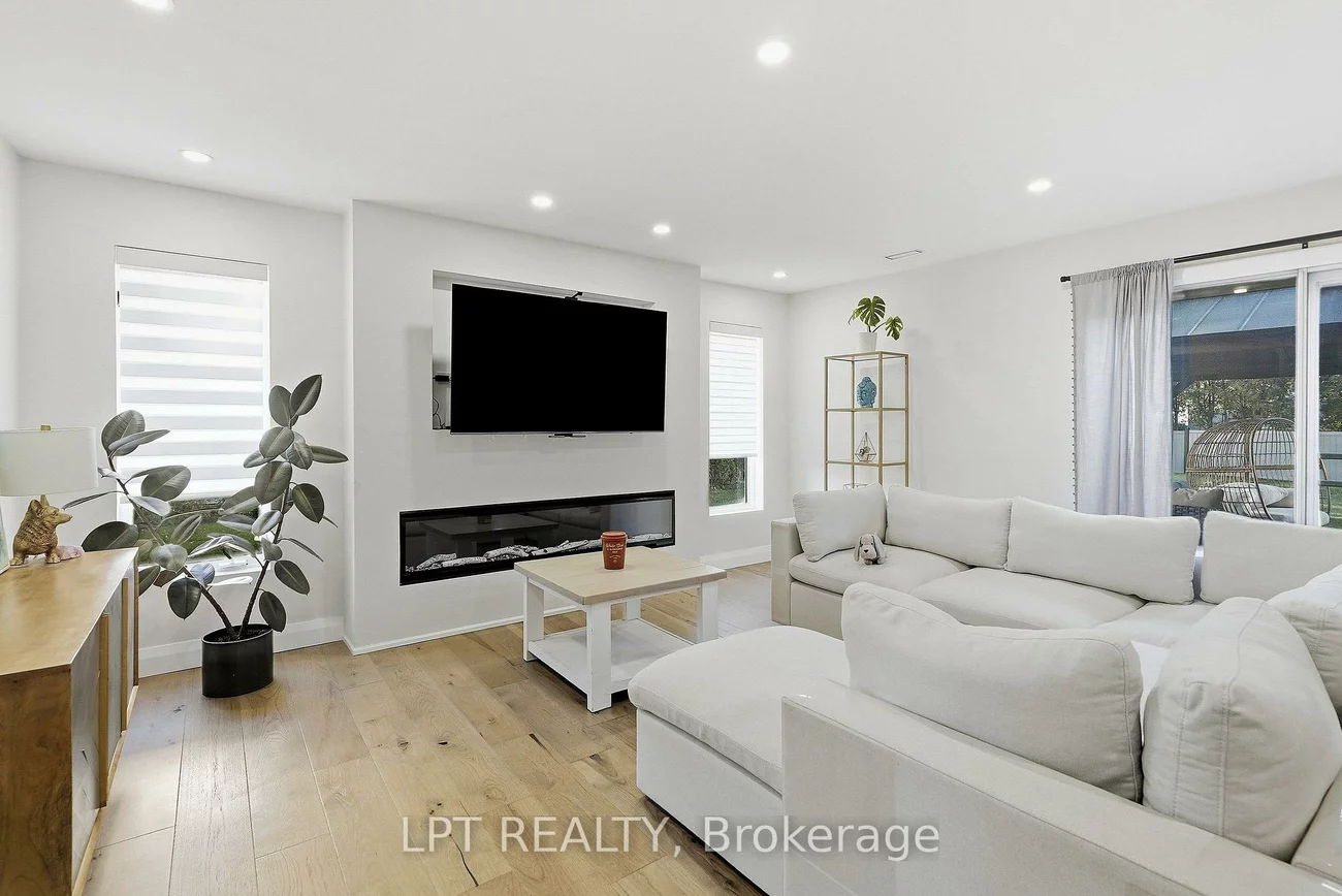 9, Noblewood, Nobleton, King