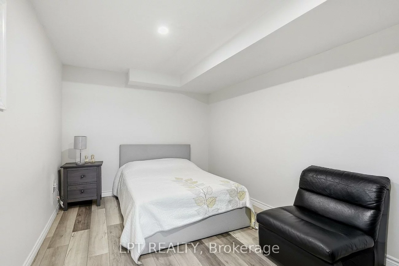 9, Noblewood, Nobleton, King