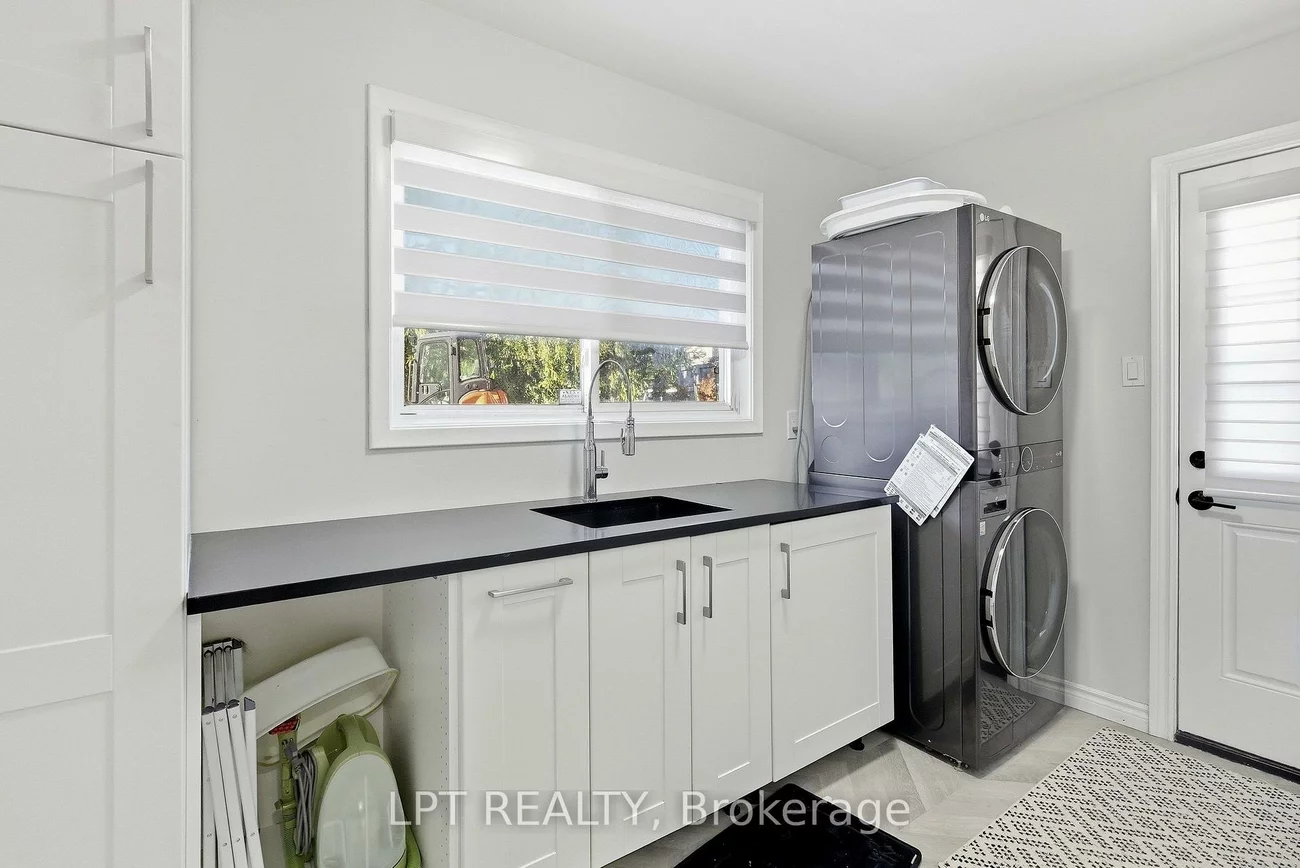 9, Noblewood, Nobleton, King