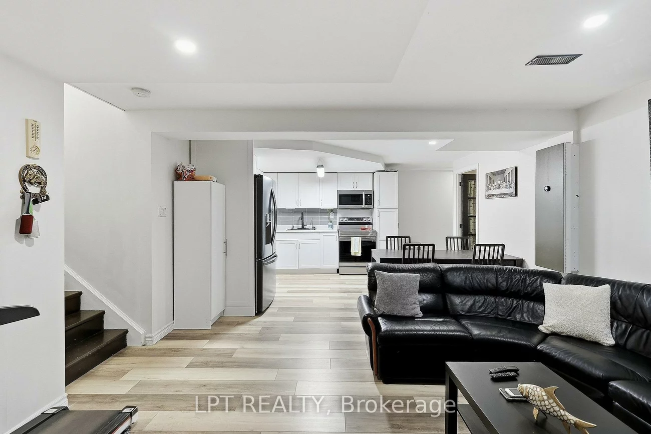 9, Noblewood, Nobleton, King