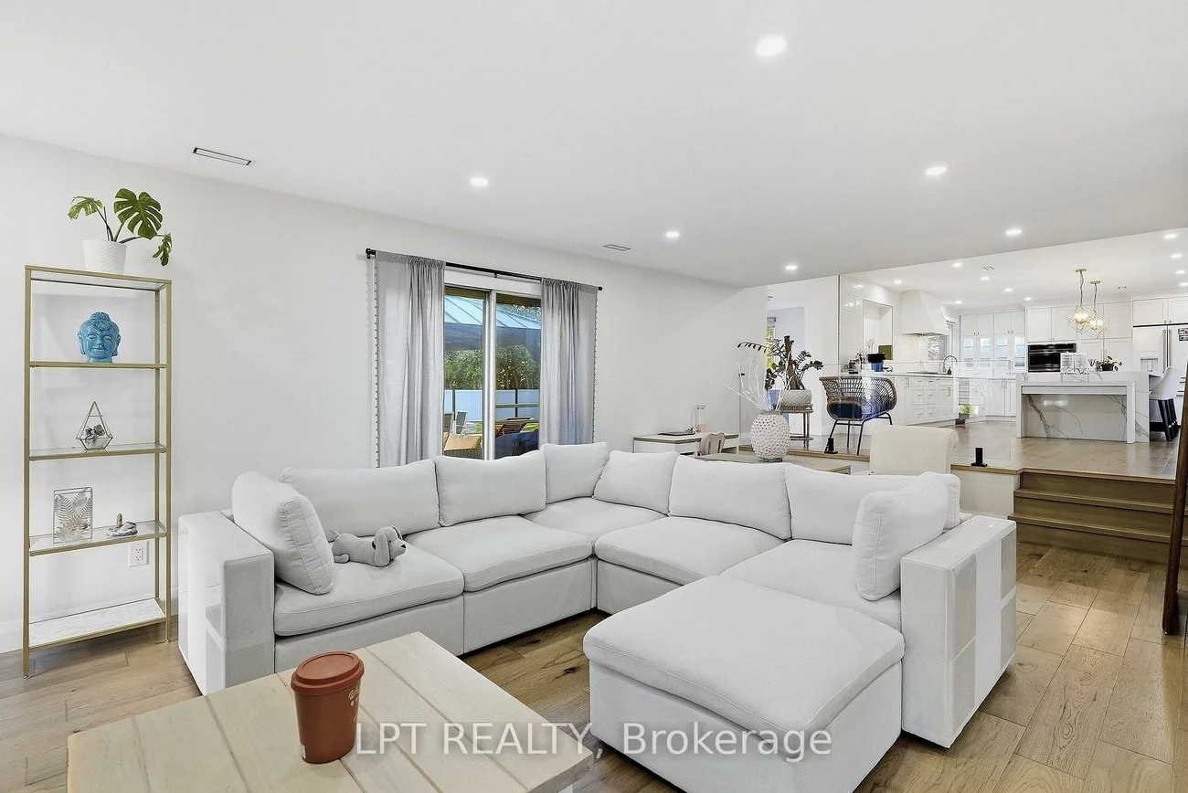 9, Noblewood, Nobleton, King