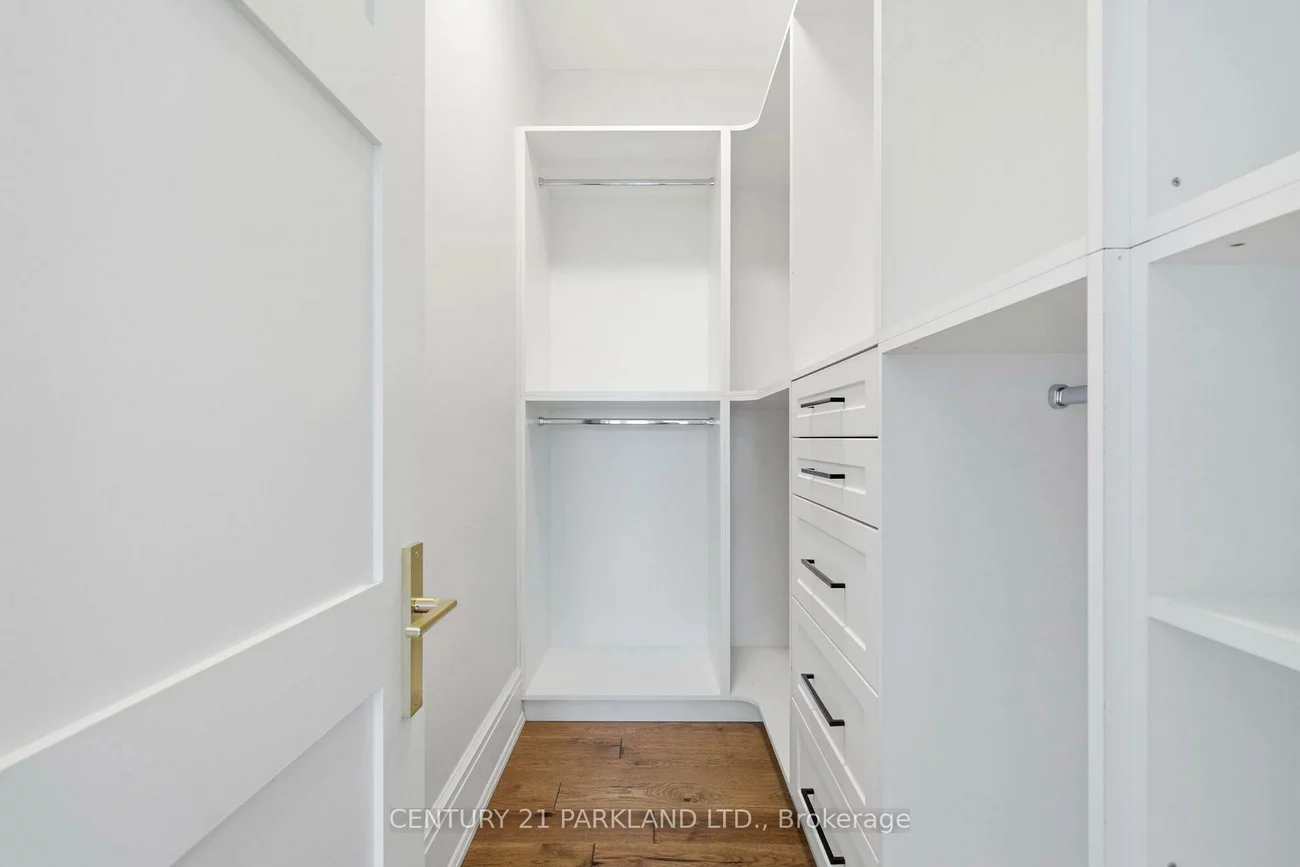 12, Hollywood, Nobleton, King
