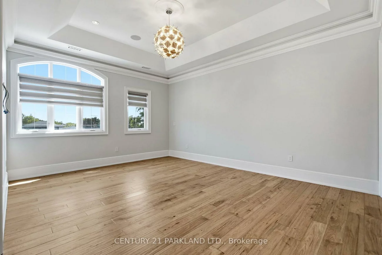 12, Hollywood, Nobleton, King