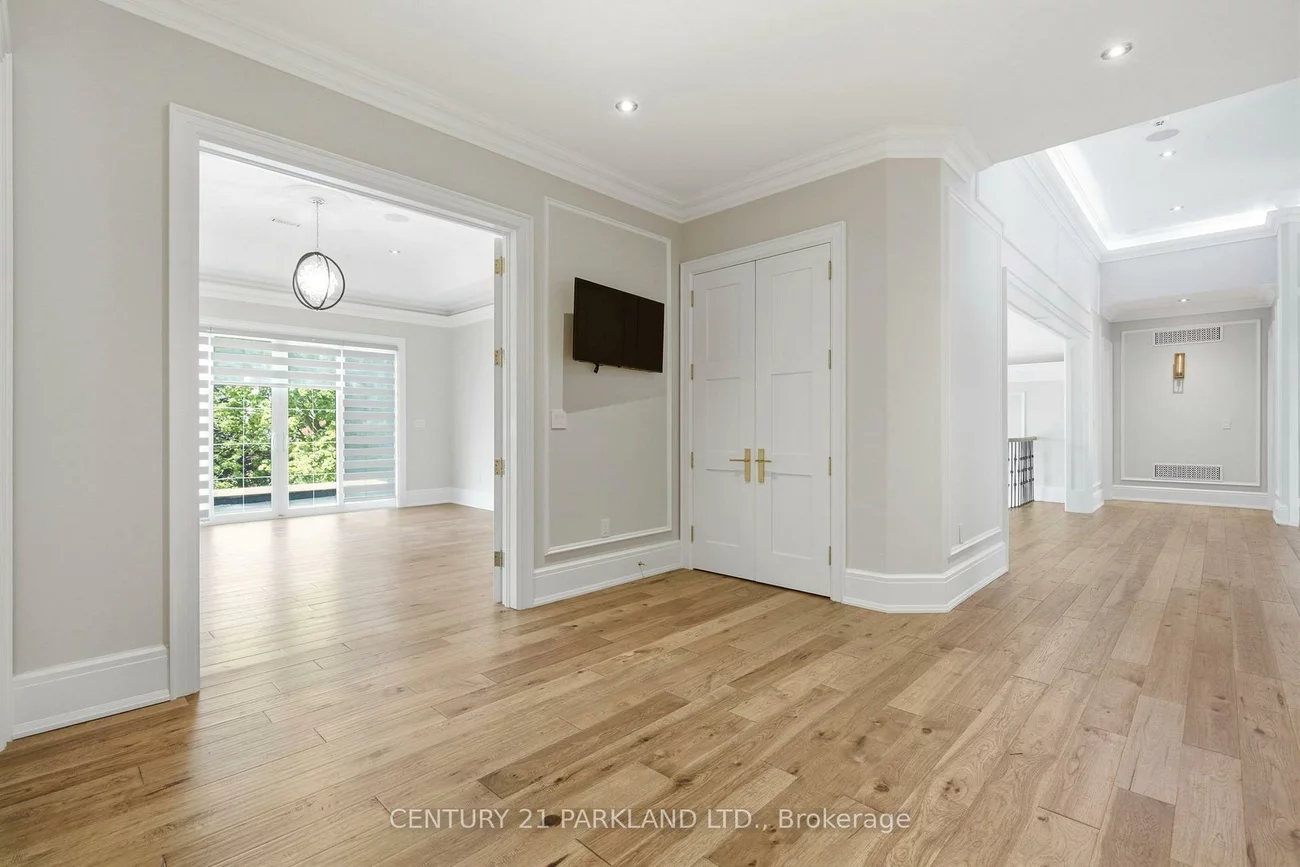 12, Hollywood, Nobleton, King